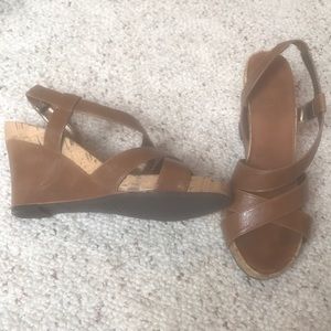 Brown strapping wedges